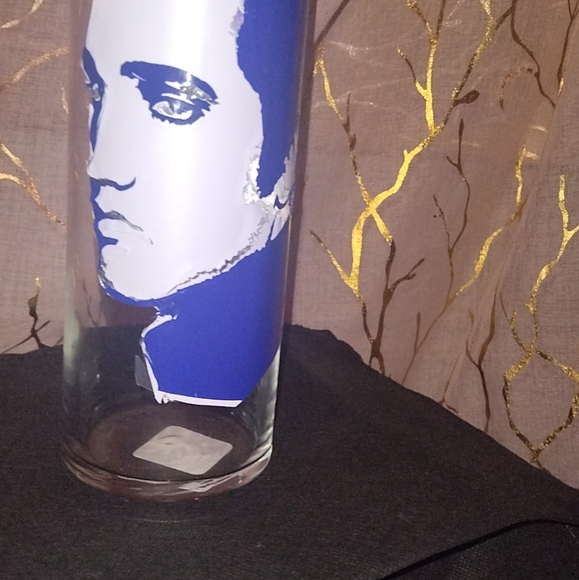 Blue BluevVector-ized glass vase - Picture 6 of 6